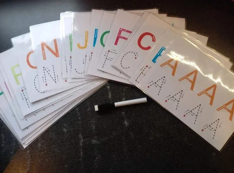 26 fiches d'écriture capitale