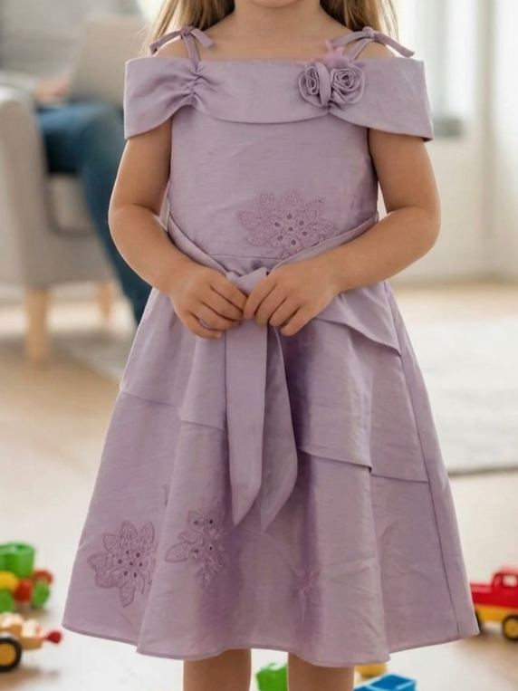Jolie robe longue de soirée – Taille 2 (env 3–4 ans)